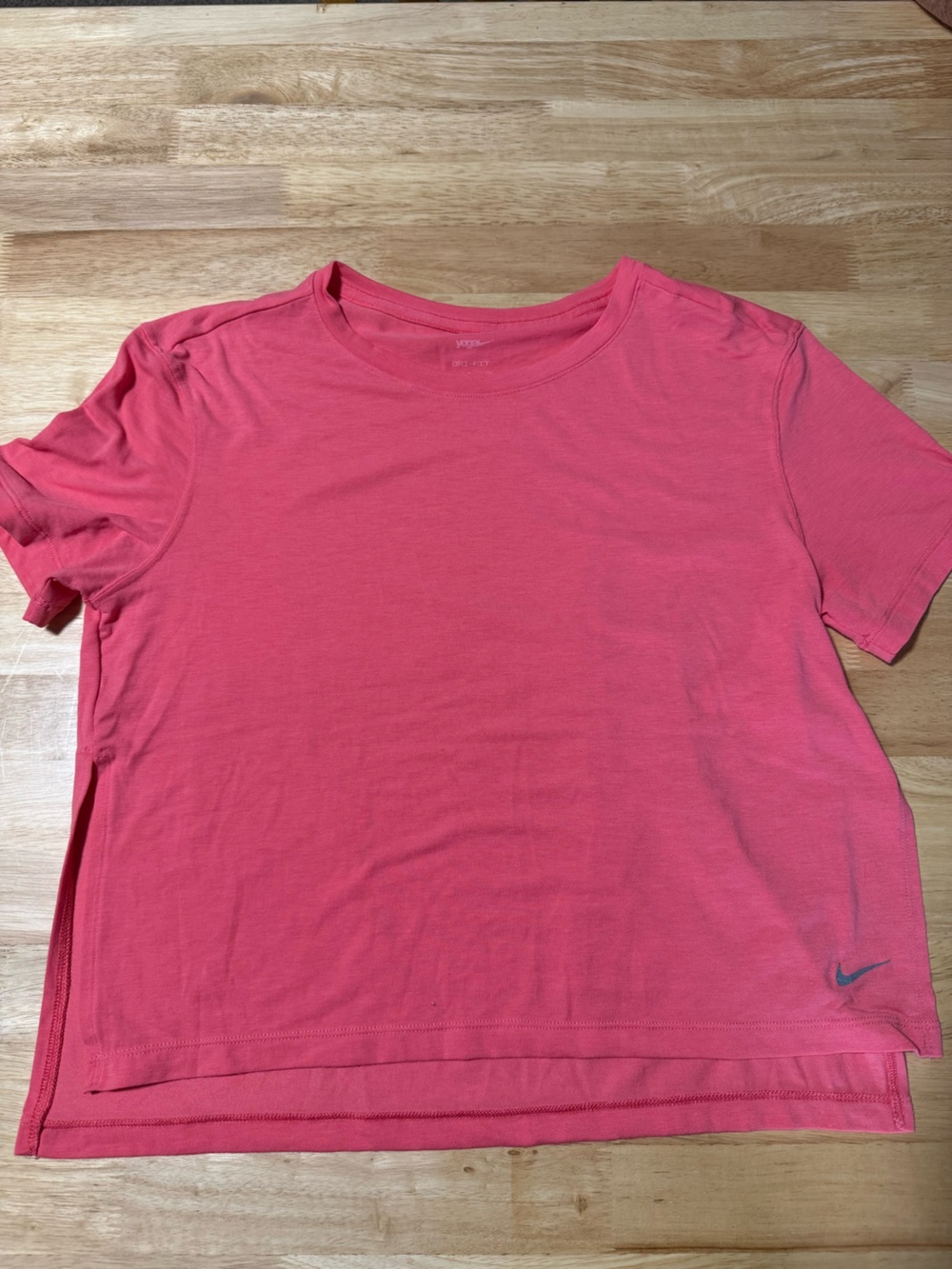 Nike Yoga Dri-FIT Women’s Pink Workout T-Shirt Size Small Side Slits